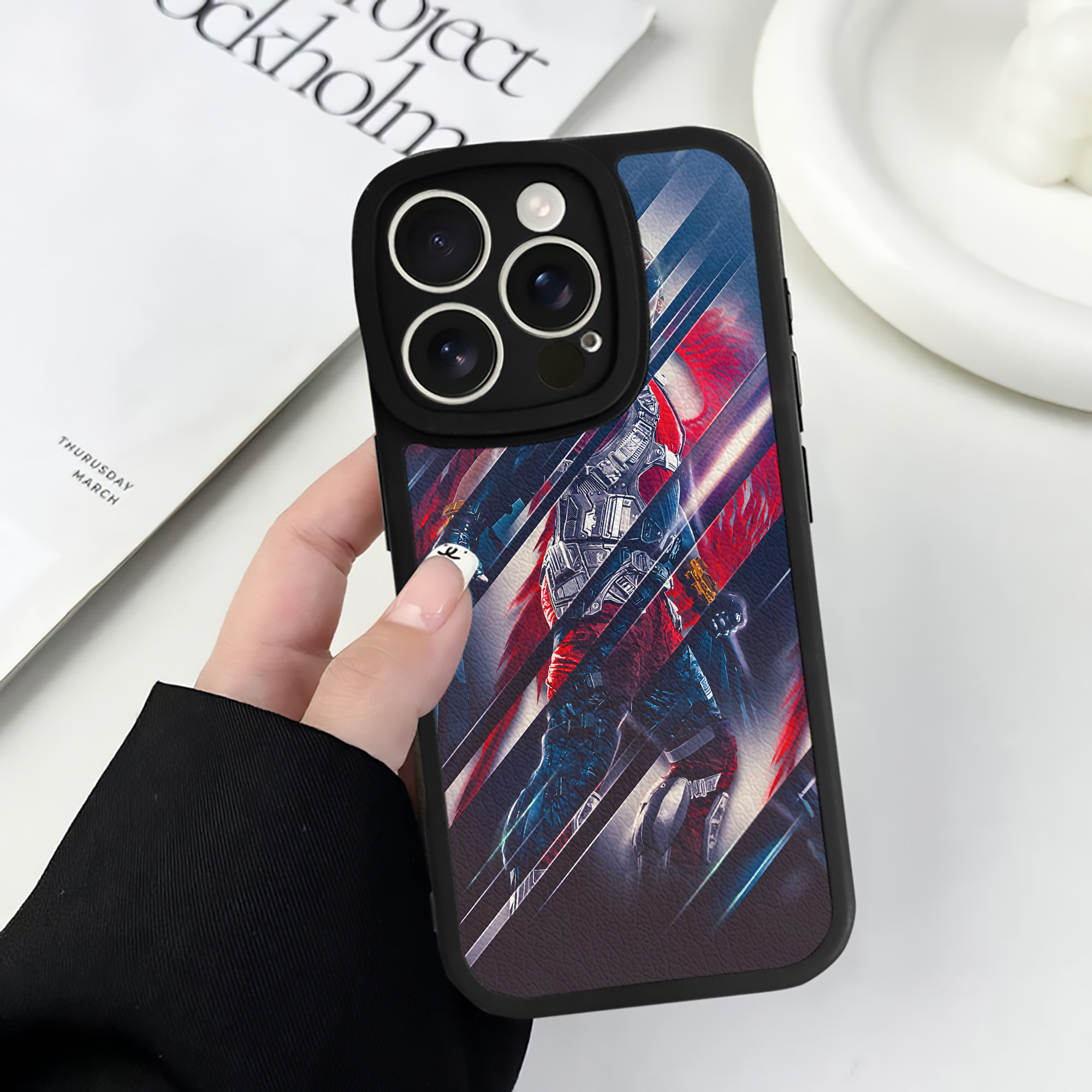 （画像用） アベンジャーズ The Avengers 【iPhone 16シリーズ対応】シリコンスマホケース（レザー調） 材質：シリコン
